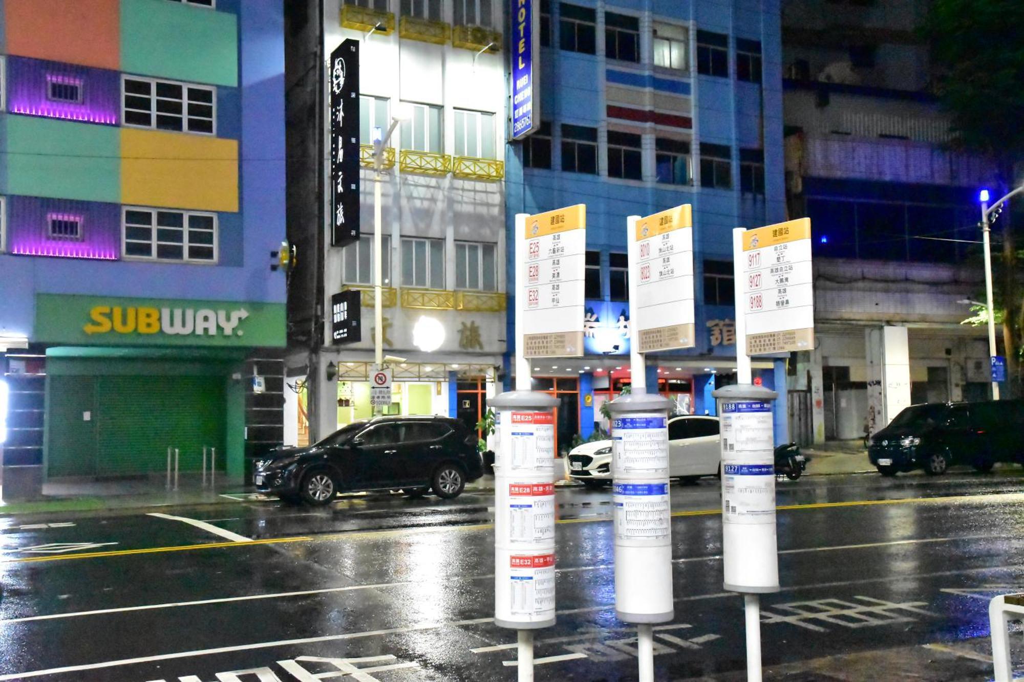 Mu-In Hotel Kaohsiung Bagian luar foto