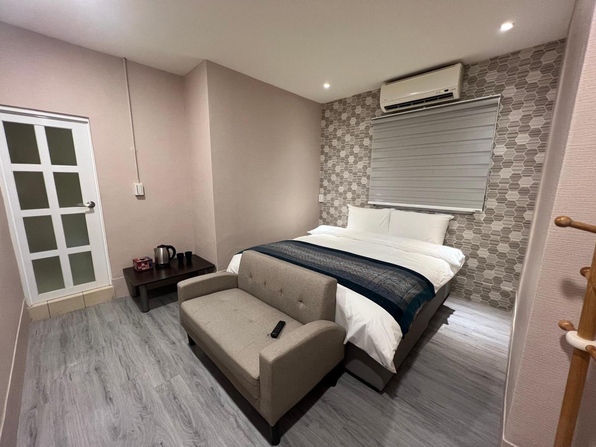 Mu-In Hotel Kaohsiung Bagian luar foto