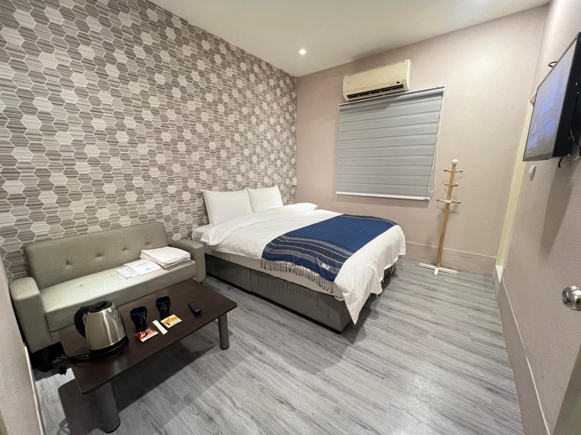 Mu-In Hotel Kaohsiung Bagian luar foto
